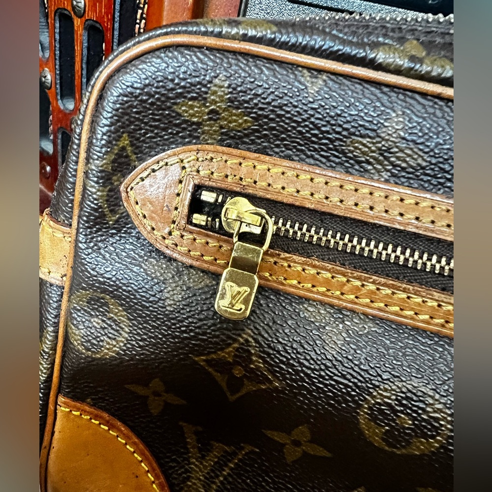 Louis Vuitton Marley Dragonne Wristlet - Picture 2 of 10